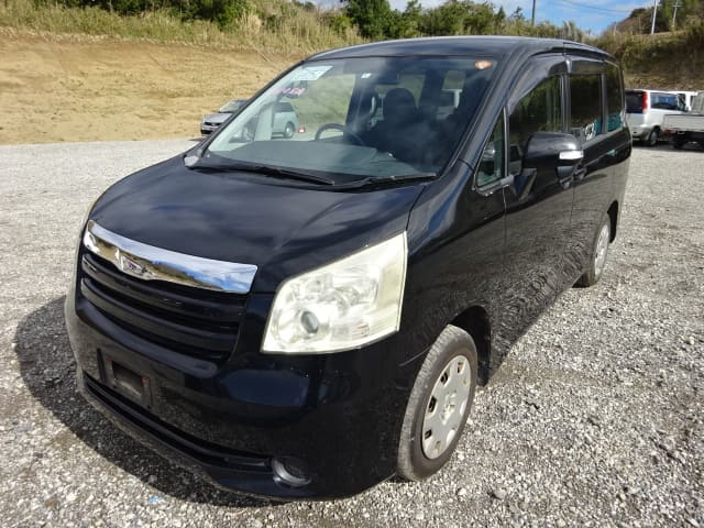 TOYOTA / Noah (DBA-ZRR70G)