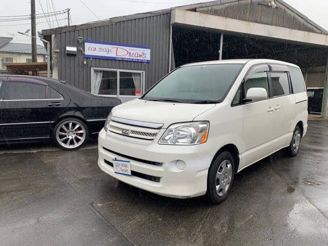 TOYOTA / Noah (AZR60G)