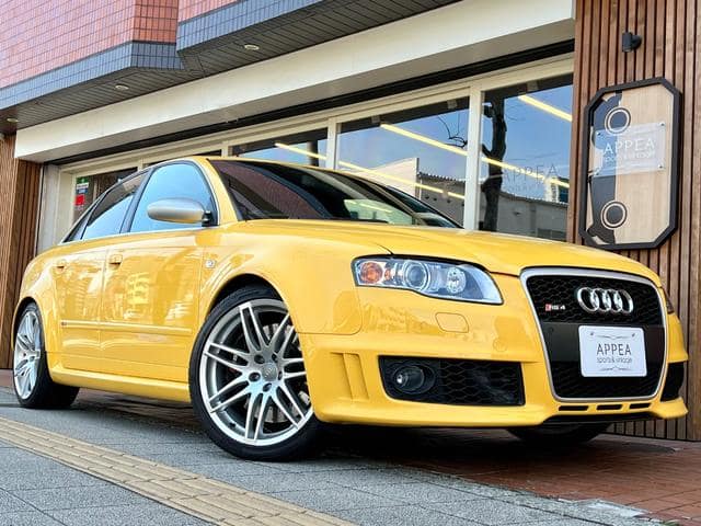 AUDI RS4;