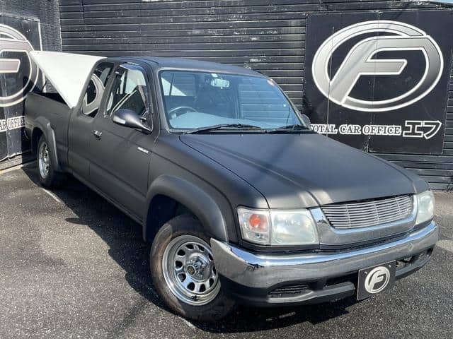 TOYOTA Hilux Sports Pickup