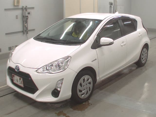 TOYOTA / Aqua/ (DAA-NHP10)