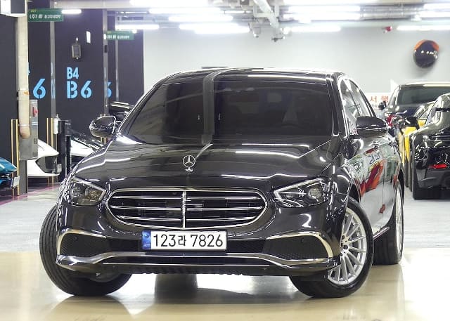 MERCEDES-BENZ / E-Class (0)