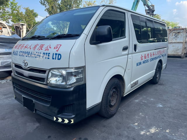 TOYOTA Hiace Commuter