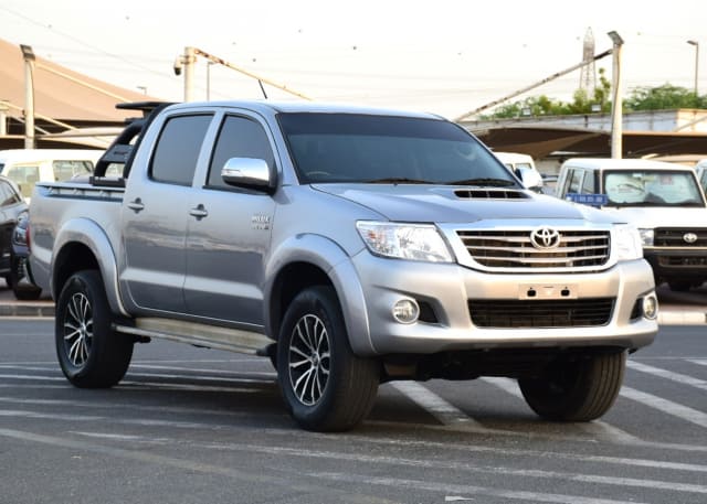 TOYOTA / Hilux (0)