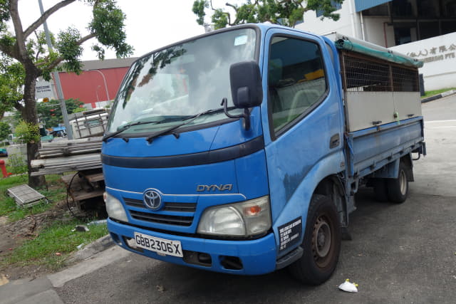 TOYOTA Dyna Truck