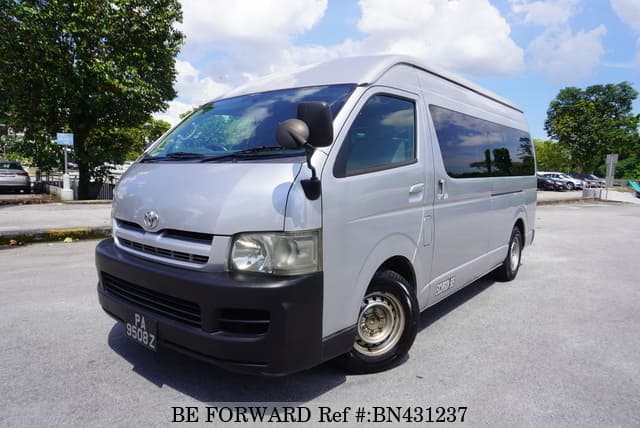 TOYOTA Hiace Commuter
