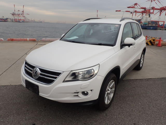 VOLKSWAGEN Tiguan