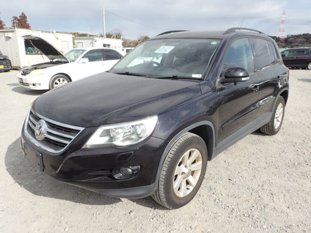 VOLKSWAGEN Tiguan;