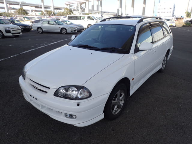 TOYOTA Caldina
