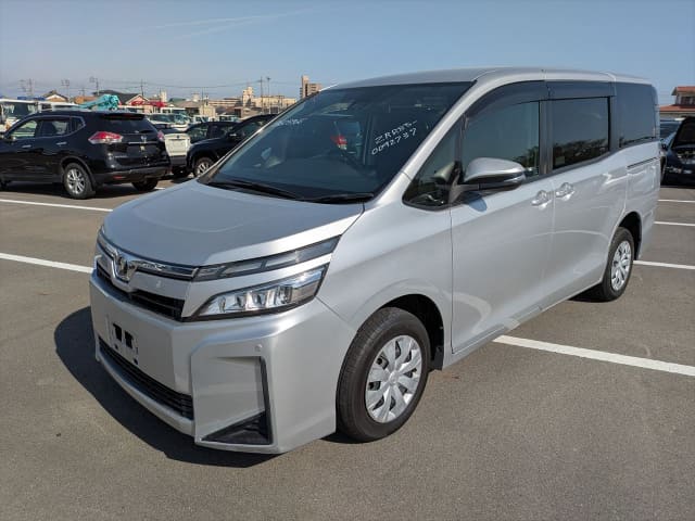 TOYOTA Voxy]