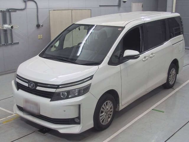 TOYOTA Voxy.