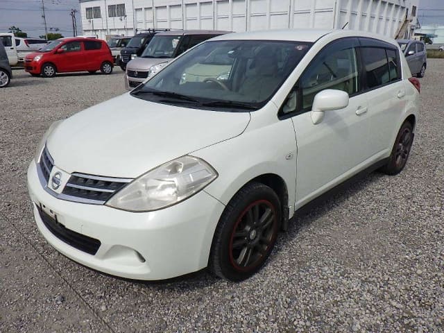 NISSAN Tiida