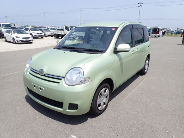 TOYOTA Sienta