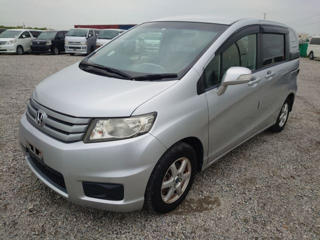 HONDA Freed Spike.