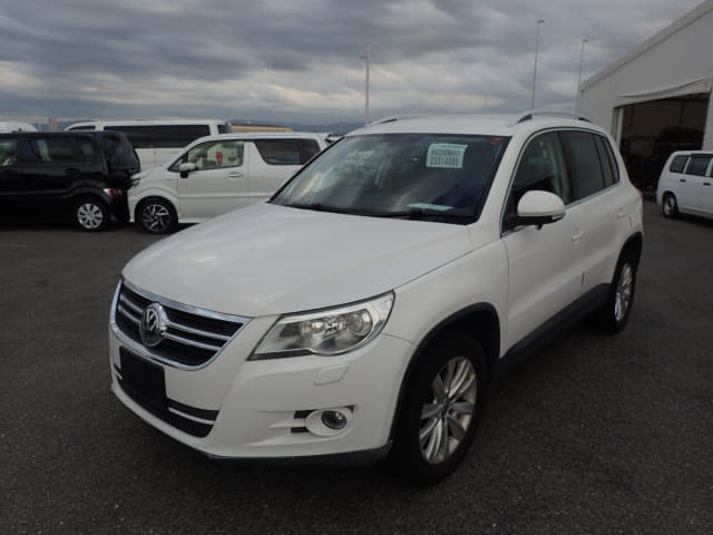 VOLKSWAGEN Tiguan