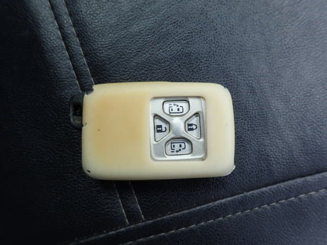 TOYOTA Voxy thumbnail 40