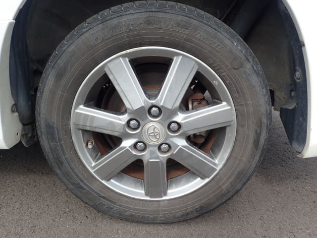 TOYOTA Voxy thumbnail 10