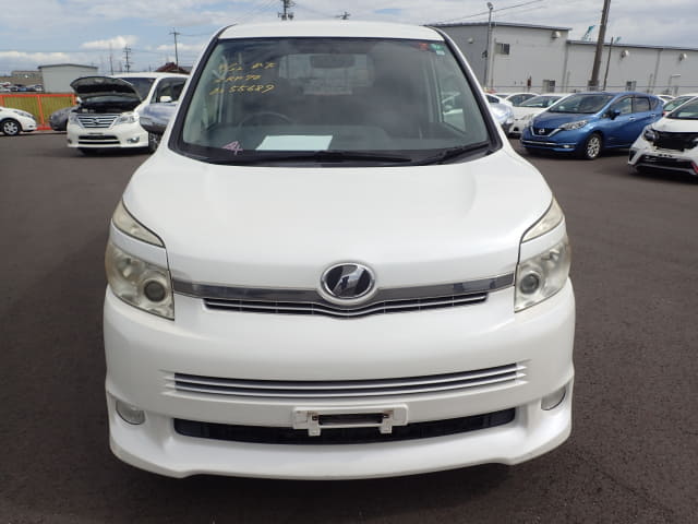 TOYOTA Voxy thumbnail 8