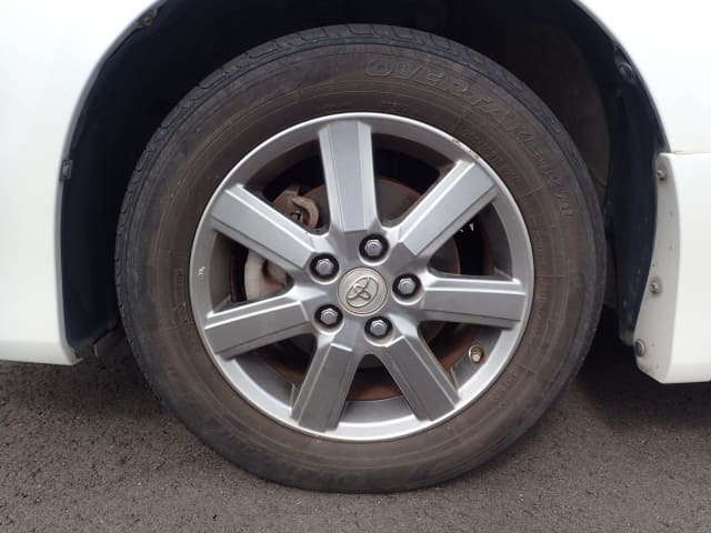 TOYOTA Voxy thumbnail 9