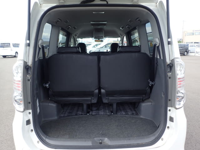 TOYOTA Voxy thumbnail 29