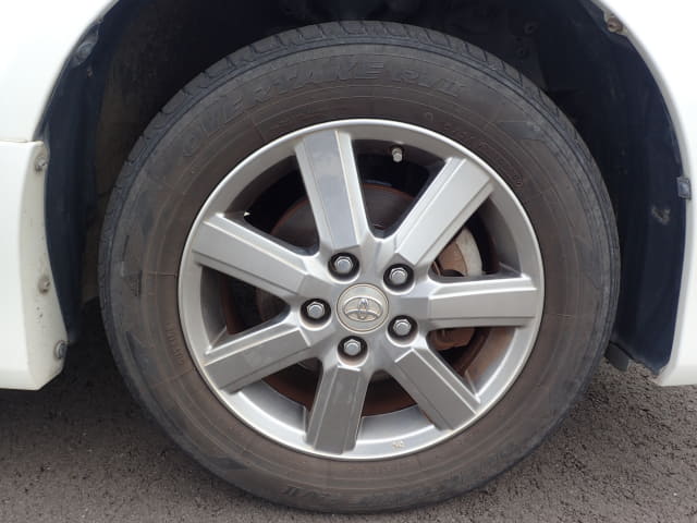 TOYOTA Voxy thumbnail 12