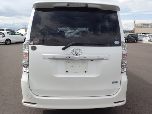 TOYOTA Voxy thumbnail 4