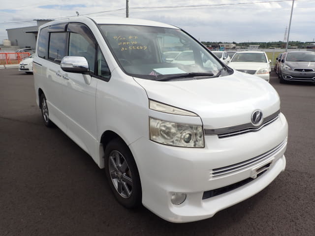TOYOTA Voxy thumbnail 7
