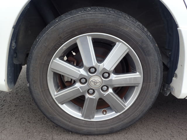 TOYOTA Voxy thumbnail 11