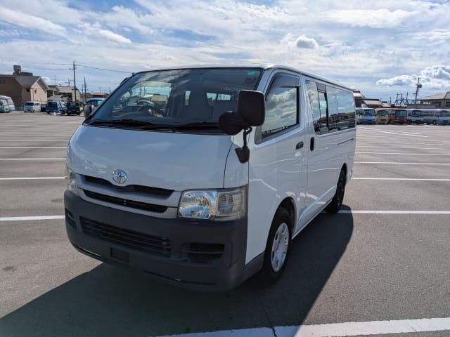 TOYOTA Regiusace Van