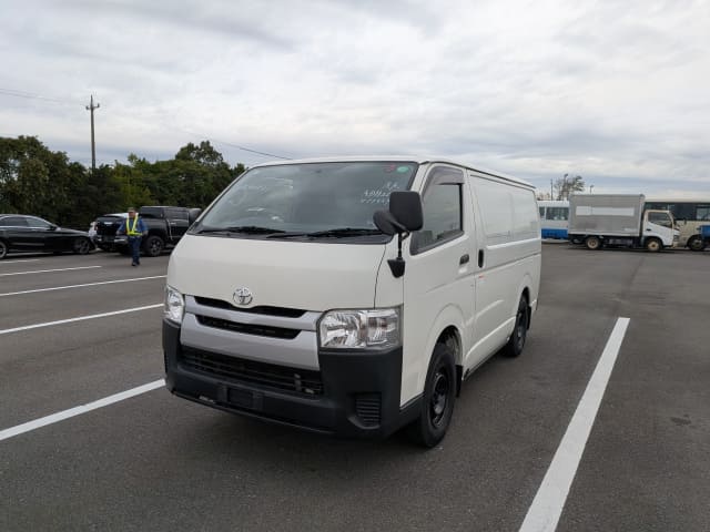 TOYOTA Regiusace Van