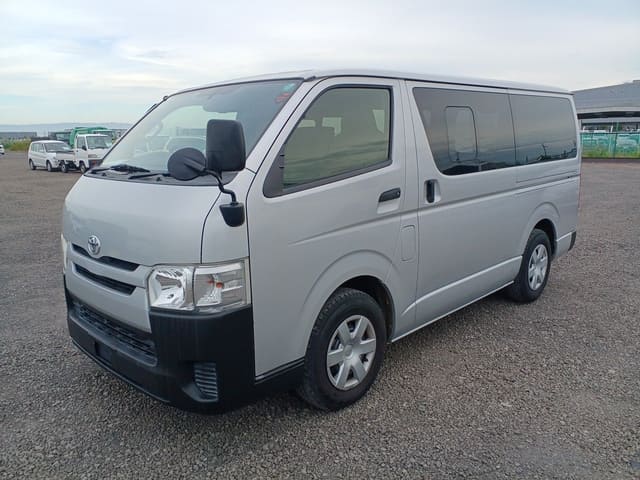 TOYOTA Regiusace Van