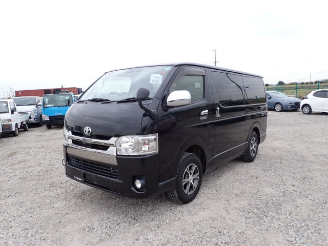 TOYOTA Regiusace Van
