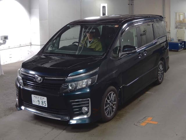 TOYOTA Voxy,;