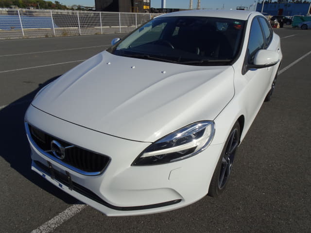 VOLVO V40