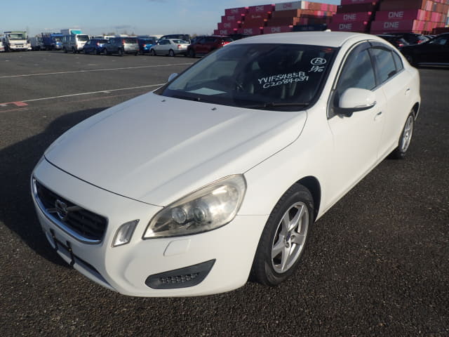 VOLVO S60;