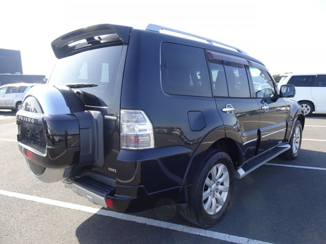 2010 MITSUBISHI Pajero