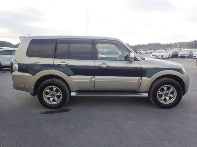 2011 MITSUBISHI Pajero