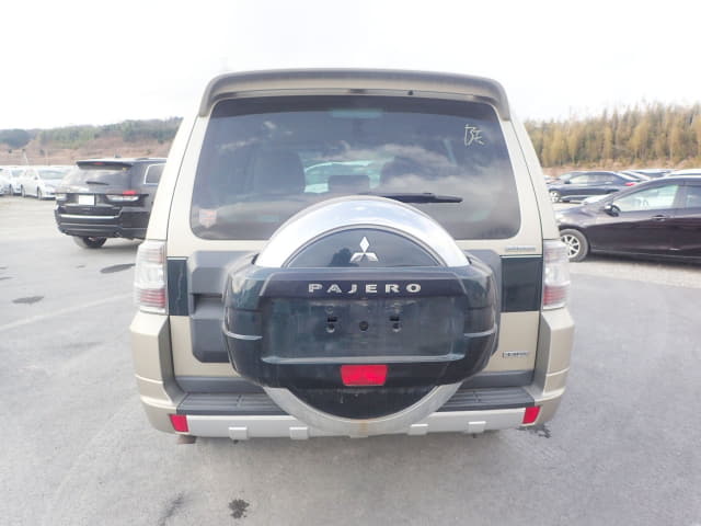 2011 MITSUBISHI Pajero