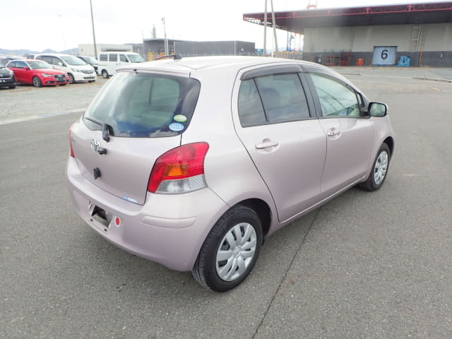 2011 TOYOTA Vitz