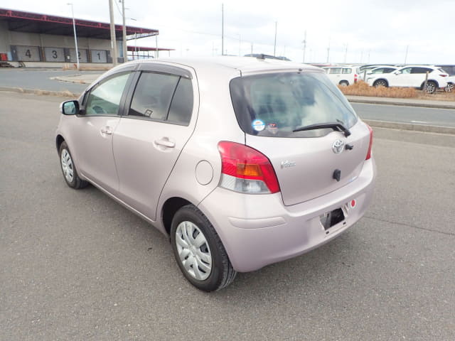 2011 TOYOTA Vitz