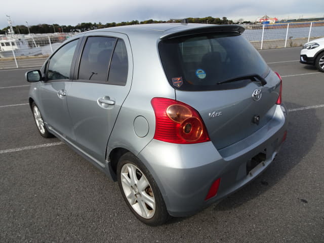 2005 TOYOTA Vitz