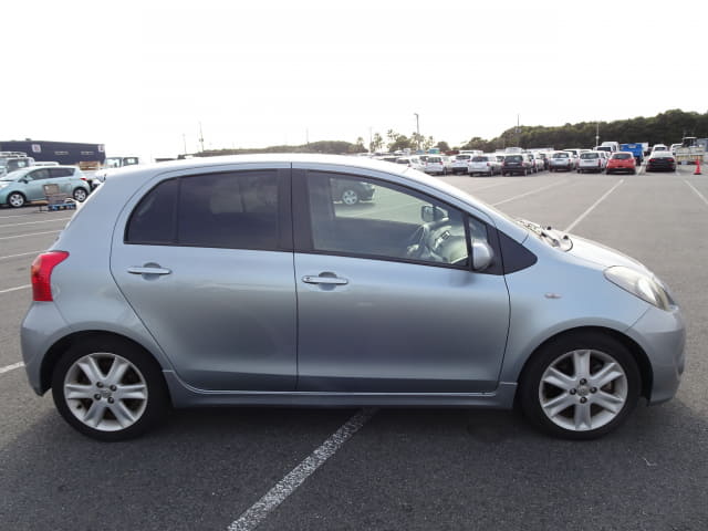 2005 TOYOTA Vitz