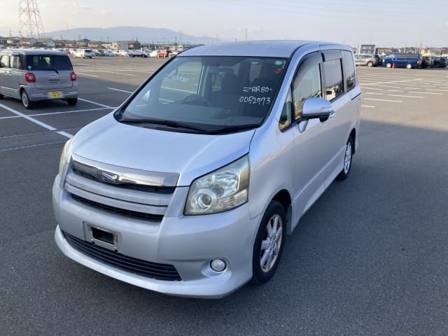 TOYOTA Noah