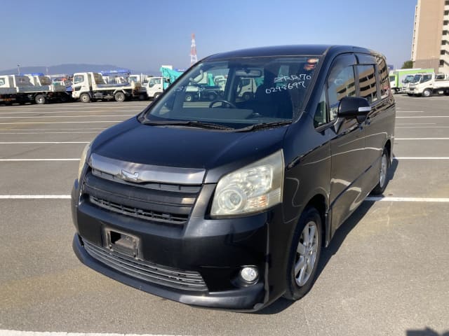 TOYOTA Noah,;