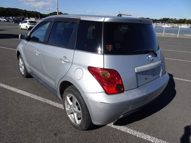 2004 TOYOTA IST