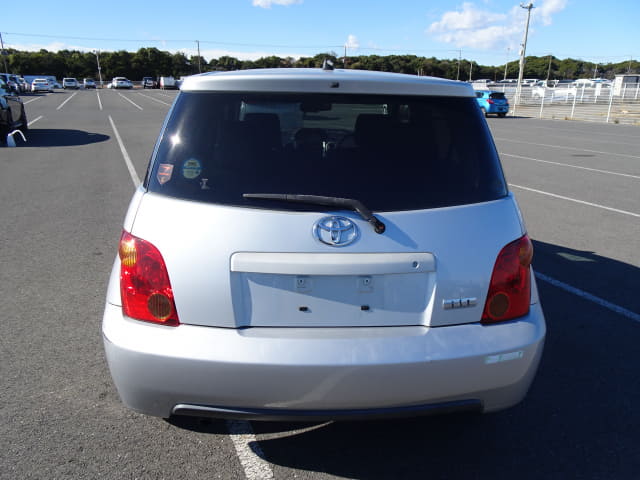 2004 TOYOTA IST