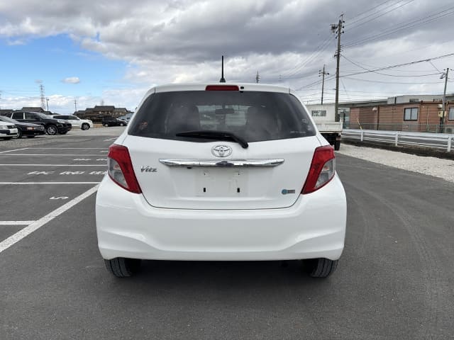 2010 TOYOTA Vitz
