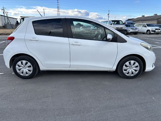 2010 TOYOTA Vitz