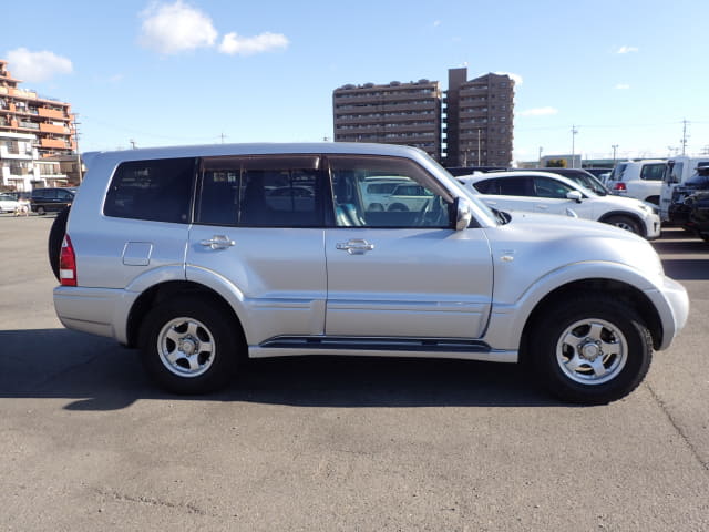 2005 MITSUBISHI Pajero
