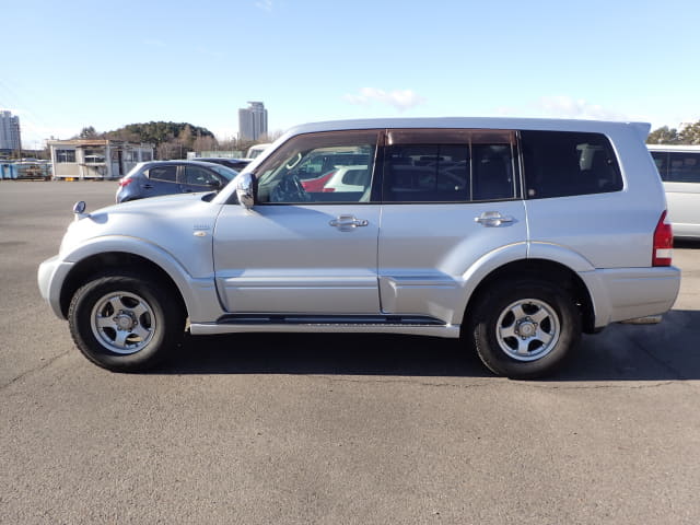 2005 MITSUBISHI Pajero